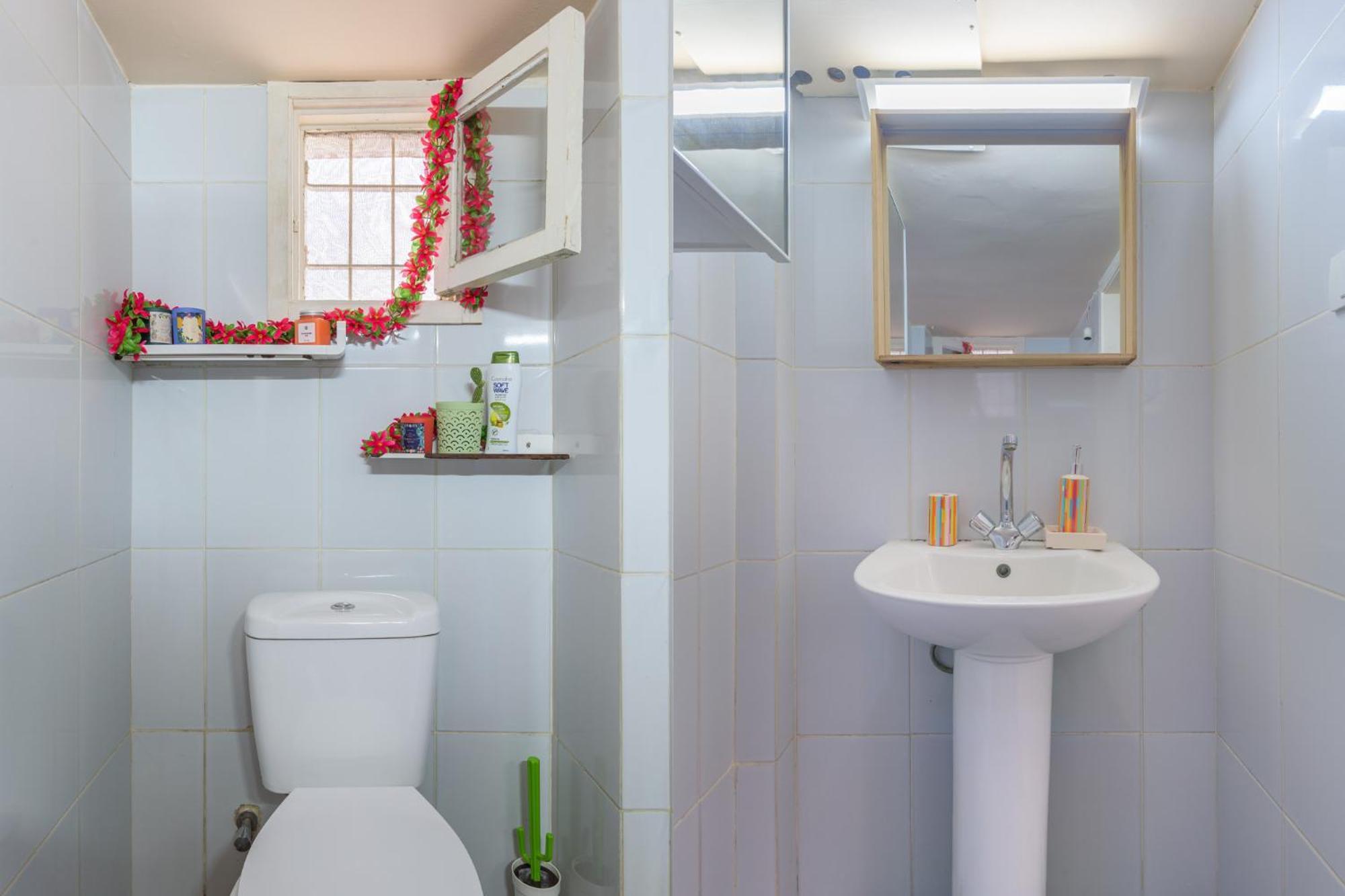 Mikaella's Cozy 1-br With 24-7 Electricity *
